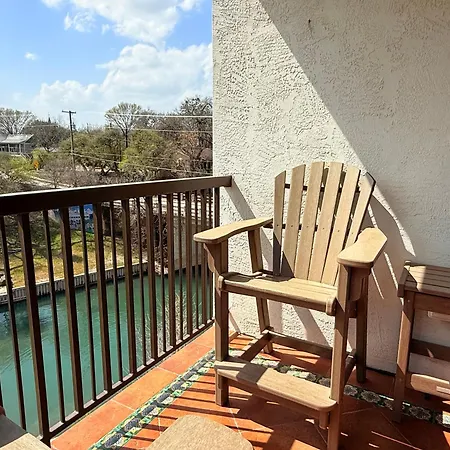 Riverfront Condo Downtown Newbraunfels